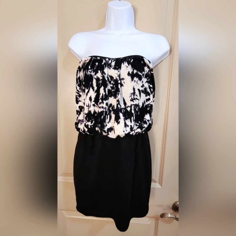 Forever 21 Black and White Print tube top. SIZE Medium